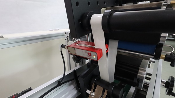 全自動(dòng)貼標(biāo)機(jī),貼標(biāo)機(jī),全自動(dòng)貼標(biāo)設(shè)備